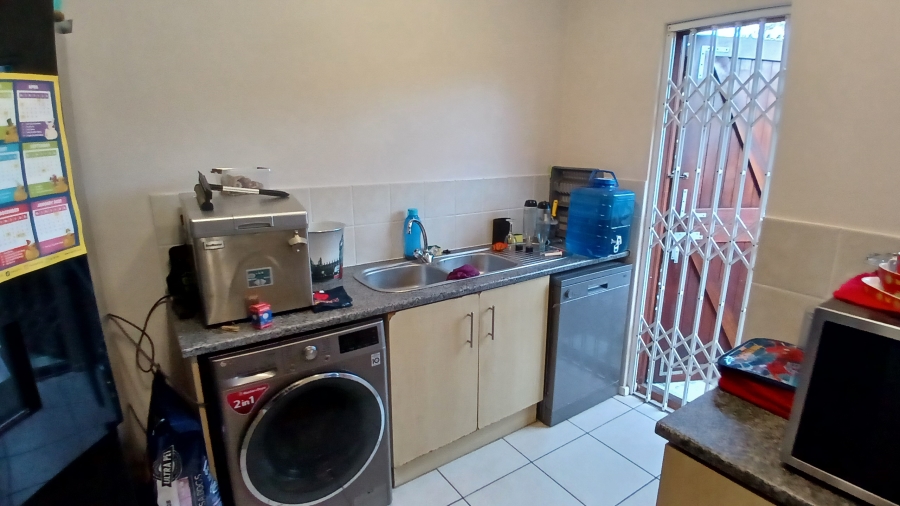 To Let 2 Bedroom Property for Rent in Glenroy Park Eastern Cape